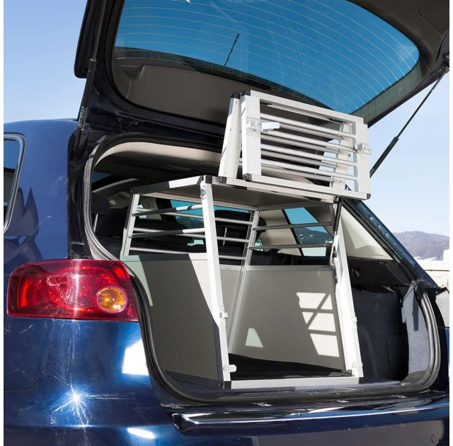 Автомобильная переноска Ferplast Atlas Car Aluminium для собак, белая, 50×55×55 см